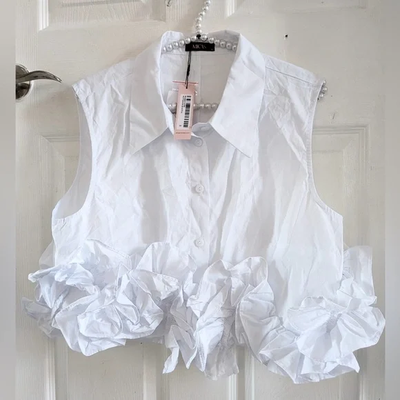 Micas Button Ruffle Ruched Tank Top - Picture 3 of 12